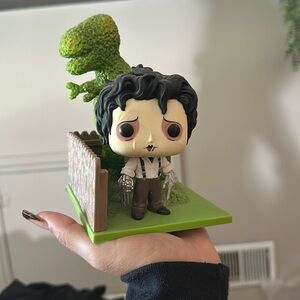 Edward scissorhands funk pop w dinosaur